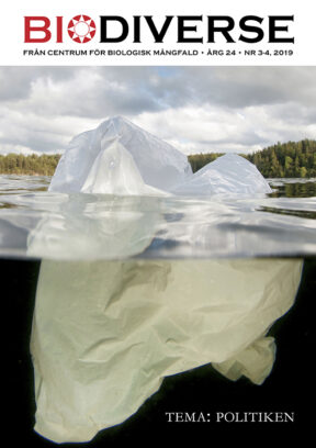 Omslag till Biodiverse 3-4 år 2019 med bild på plastpåse i vatten som ser ut som ett isberg